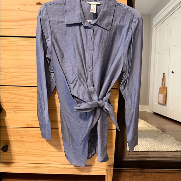 H&M Blue Button-Down Maternity Shirt - Picture 3 of 6